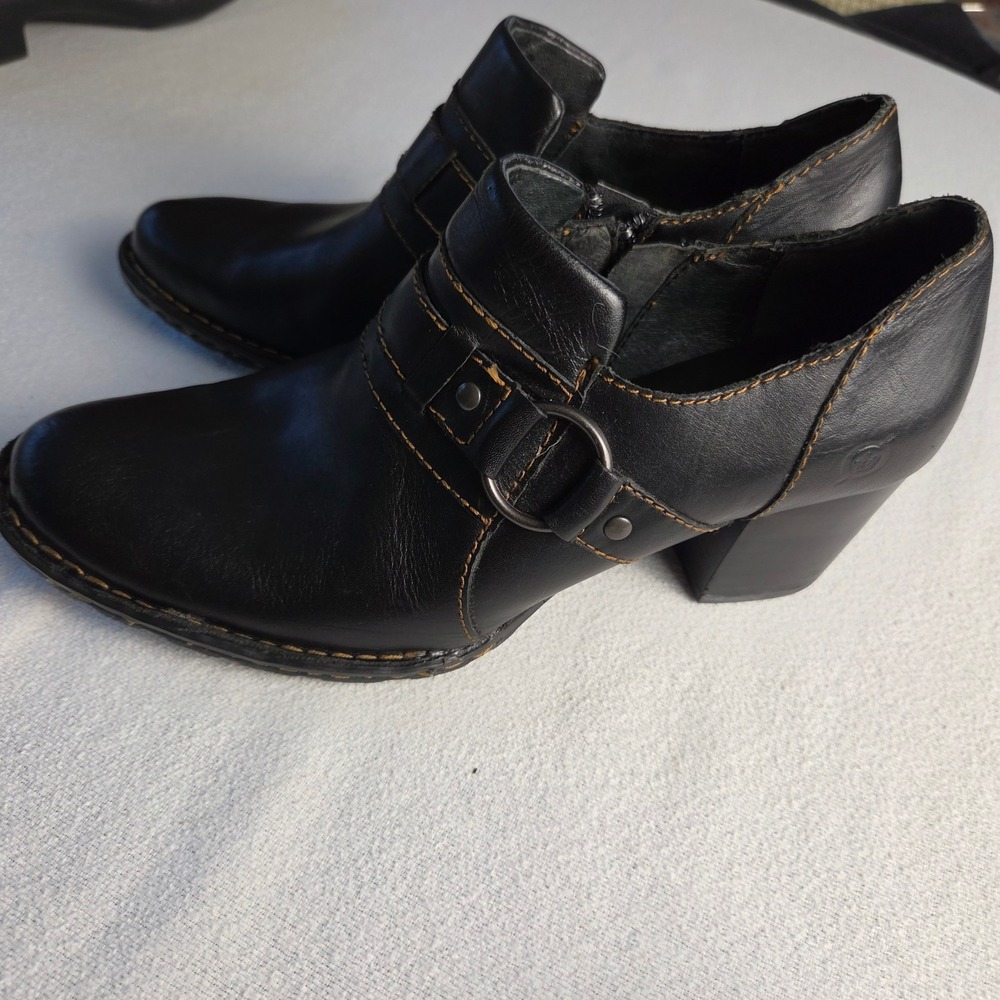 Born Black Leather Ankle Booties W32136 CKF10 Buckle Block Heel Shooties Size 8